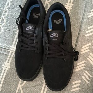 Nike SB all black sz 9